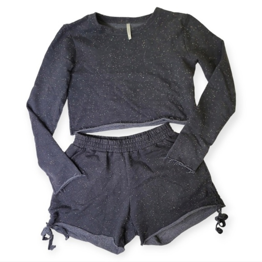 Groovy  raw HEM  set of   pull over and shorts